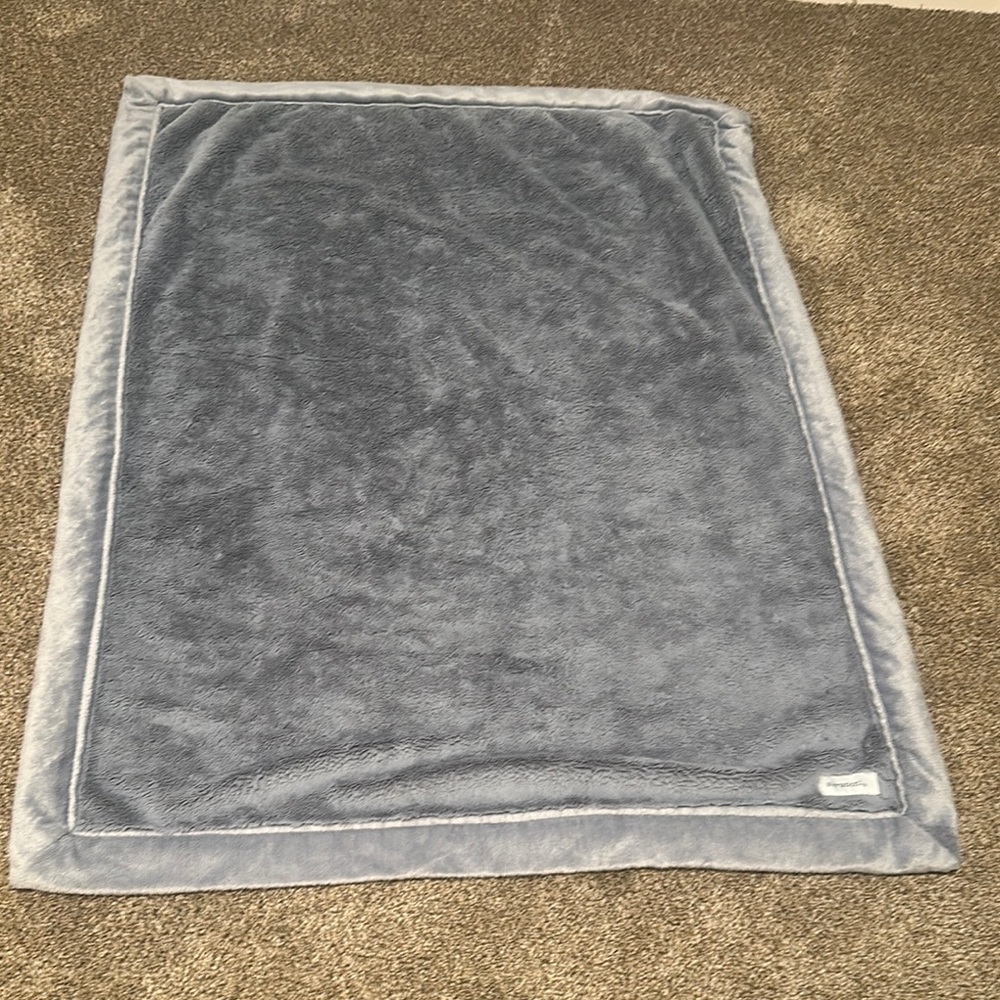 Saranoni light blue baby blanket! Great condition!